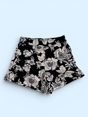 Old Navy Playa Black and White Hawaiian Floral Shorts in size S